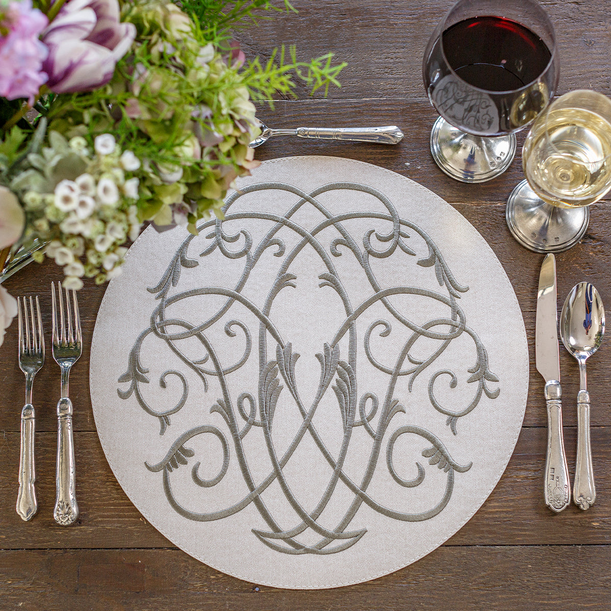 Palermo Baroque placemat and napkin set in cream and olive displayed in a holiday table setting