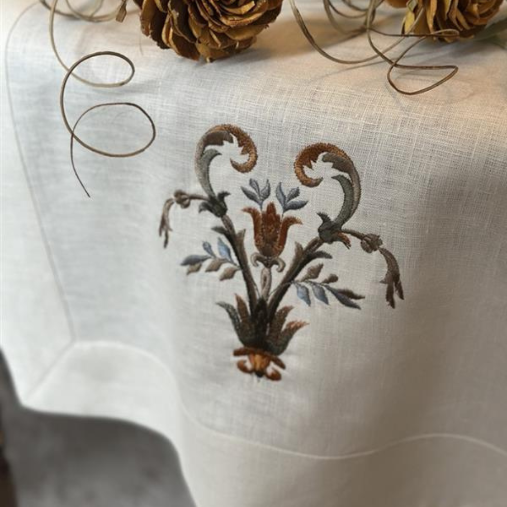 Villa Estate Linen Table Runner - New