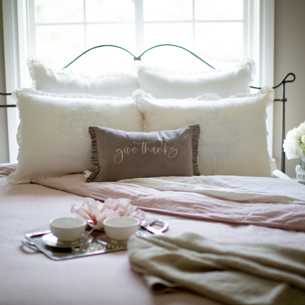 Coussin décoratif en velours Give Thanks