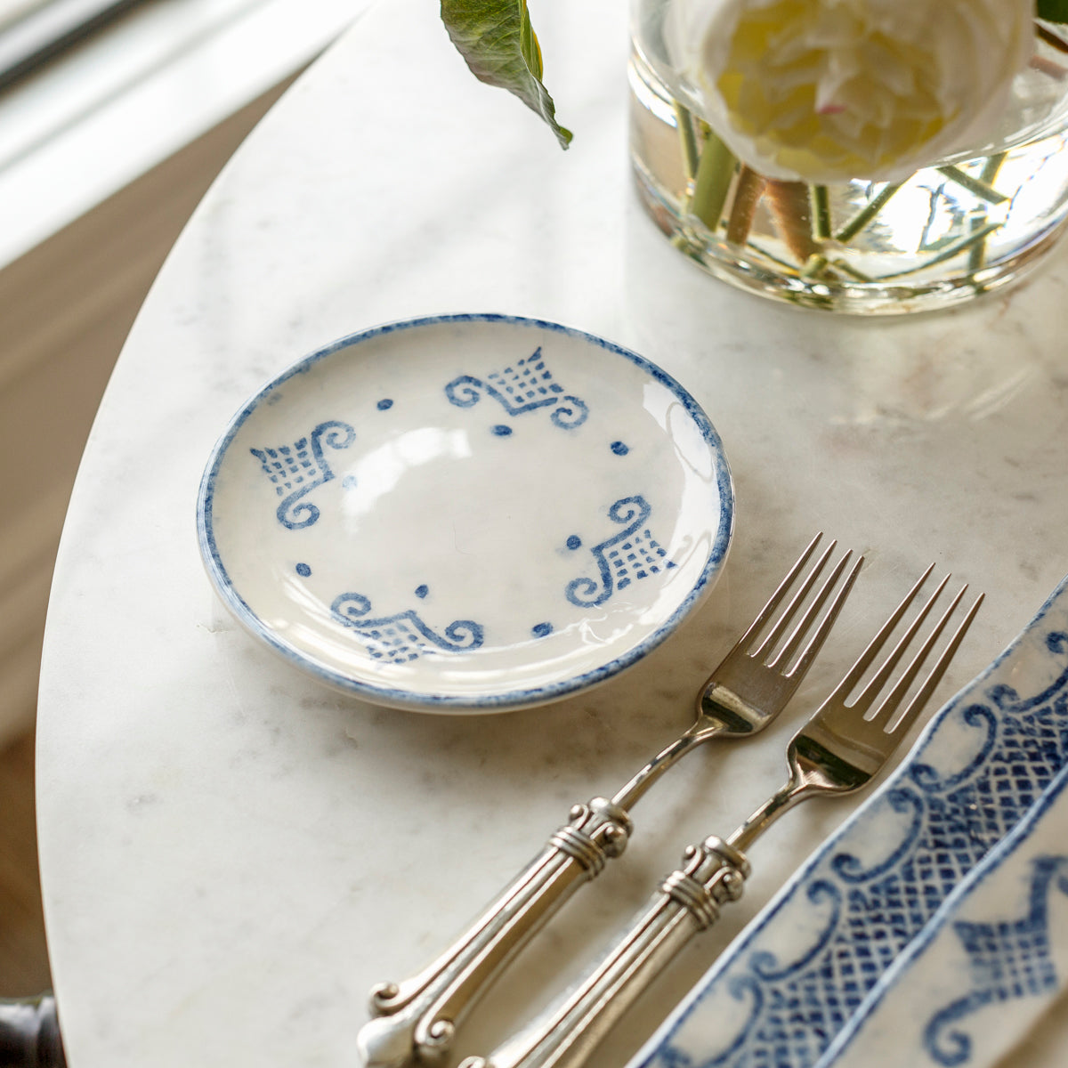 Arte Italica Burano bread and canapé plate blue ceramic Italian hand painted dinnerware, artisan tableware display