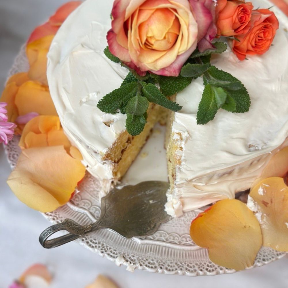 Finezza Cream Cake Stands - 2 Sizes - New