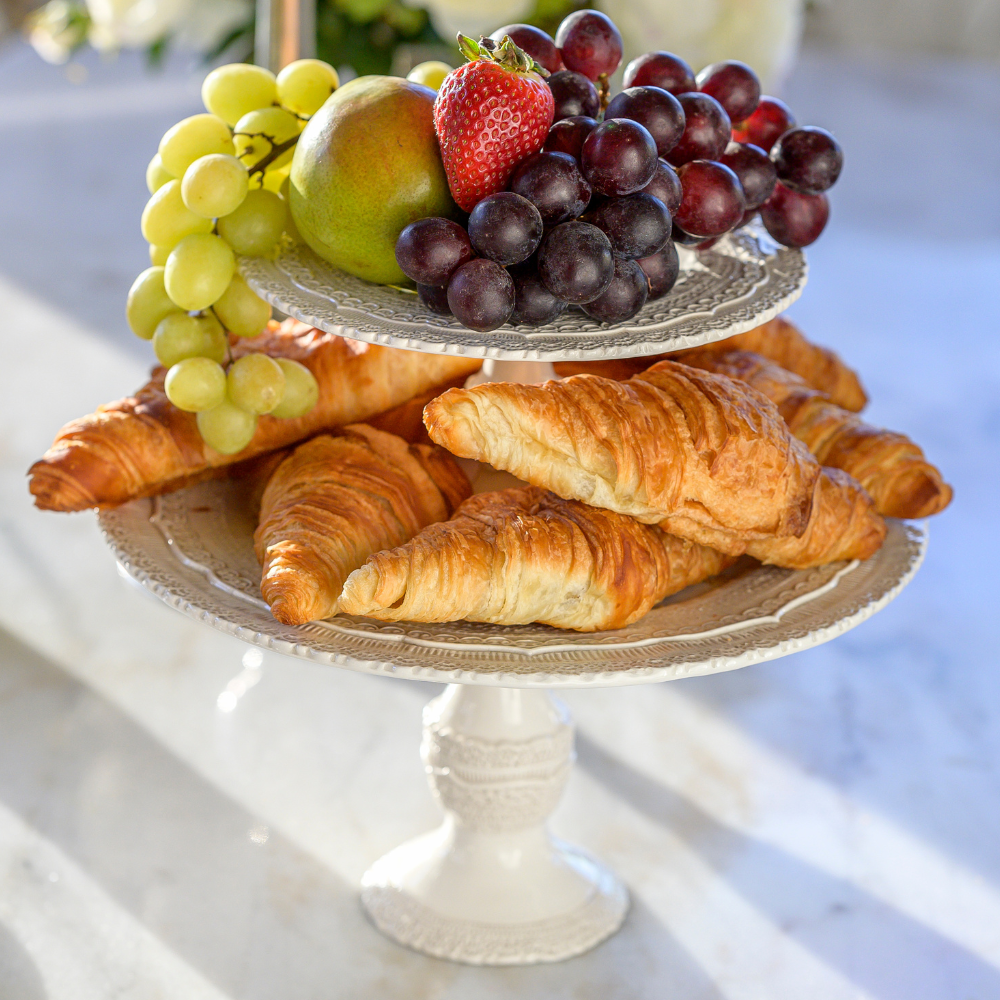 Arte Italica Finezza cream cake stands – Italian-crafted ceramic for cakes or buffet, 2 sizes