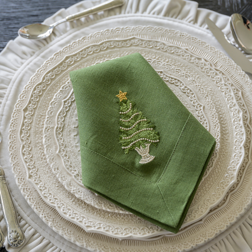 Arte Italica Finezza cream ceramic charger plate-Christmas tree with gold trim– elegant Italian dinnerware for timeless table setting