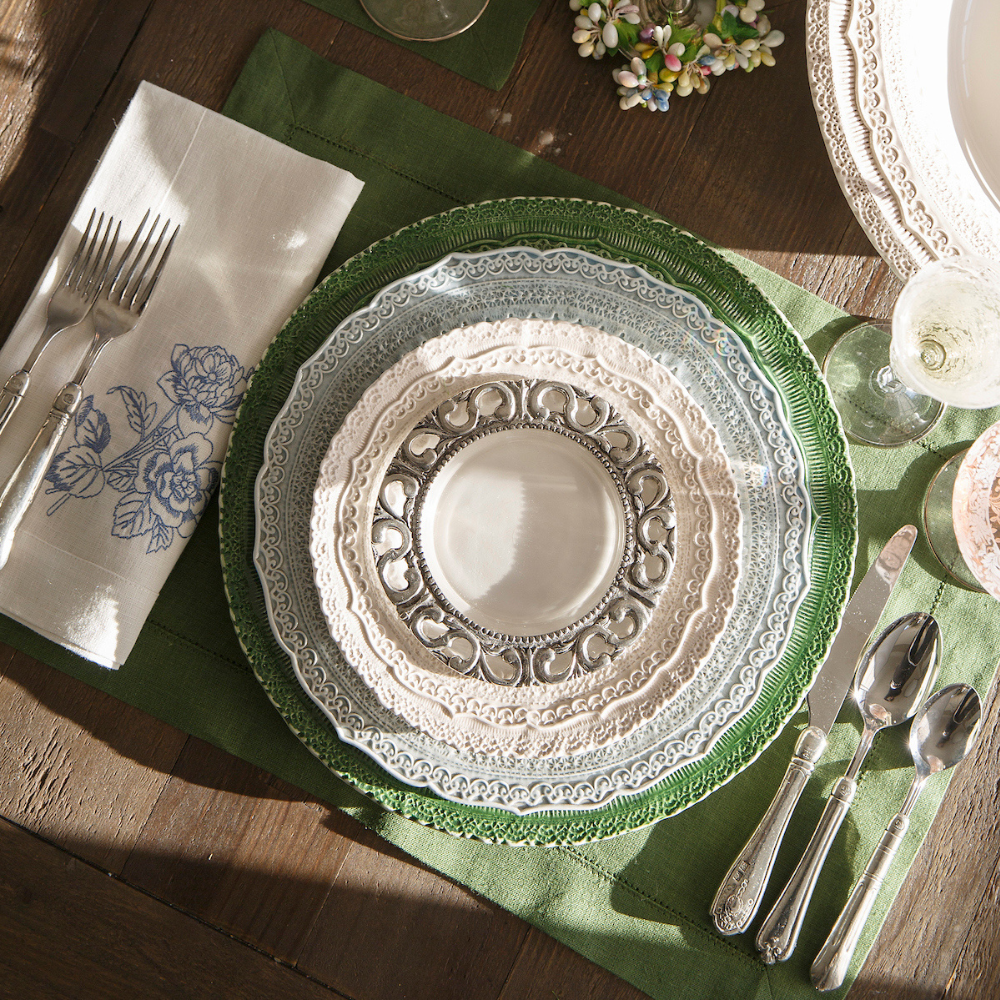 Arte Italica Finezza green ceramic charger plate – elegant Italian dinnerware for timeless table settings