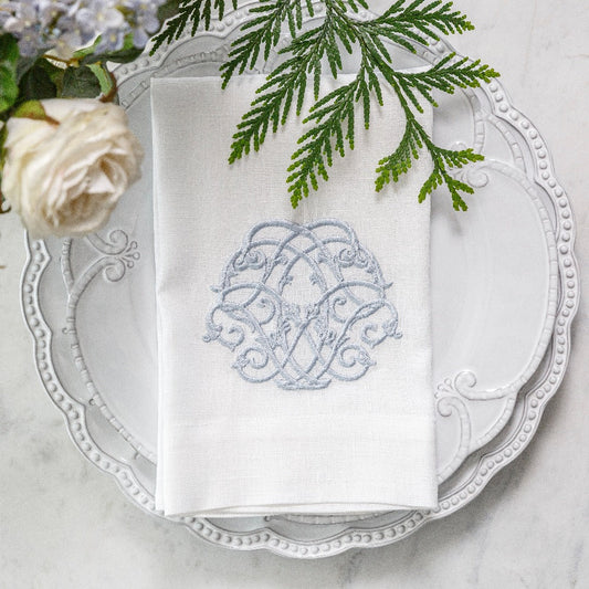 Serviette de table en lin baroque à trois plis