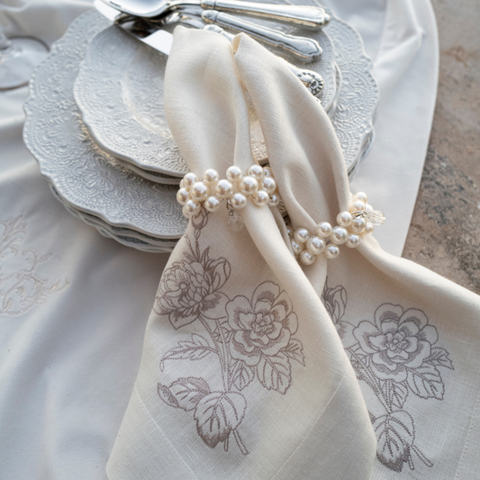 Pearl with Teardrop Napkin Ring Set (4)