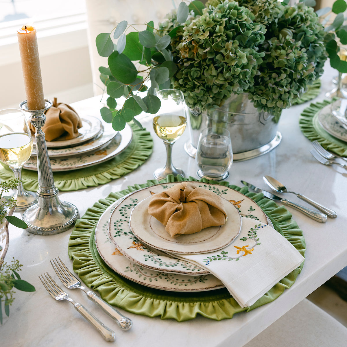 hand painted Italian ceramic Medici dinner plate Renaissance style on table set