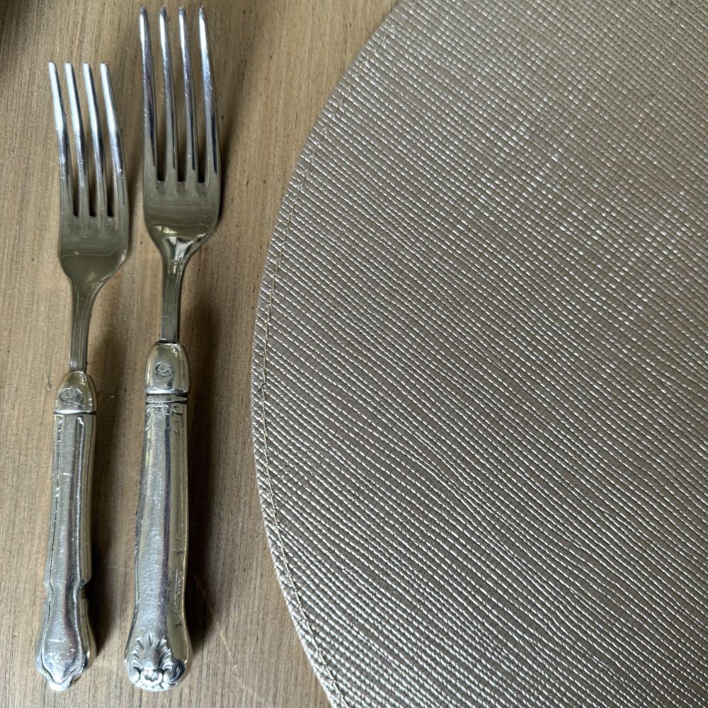 Splendido Round Reversible Placemat, Metallic Gold & Platinum