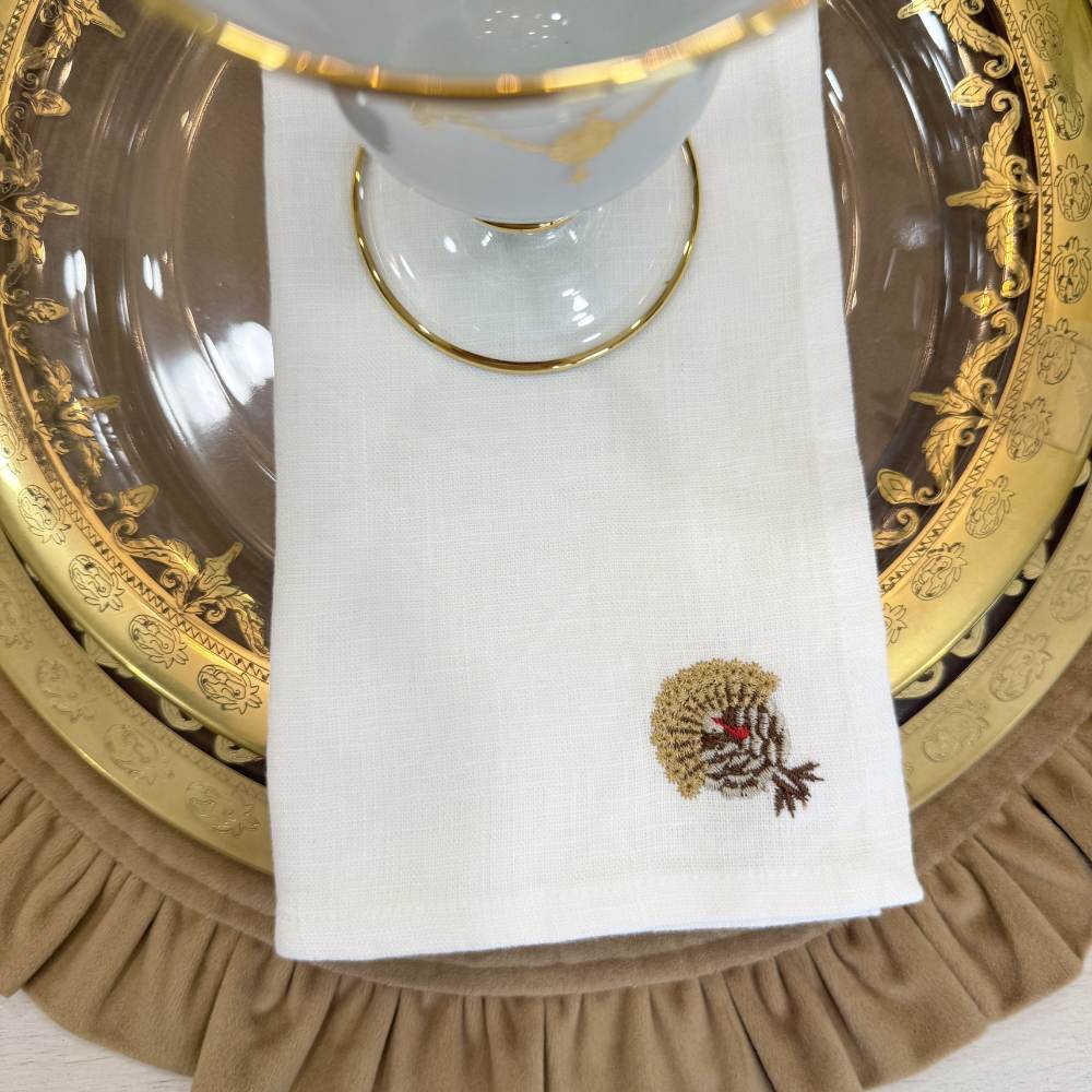 Napkin with embroidered design of a turkey on a Vetro Gold plate