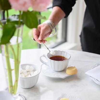 arte-italica-bella-bianca-tea-cup-stoneware serving with sugar