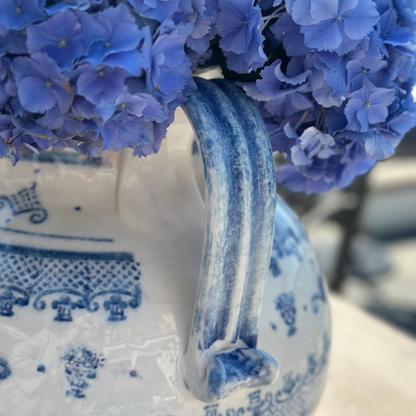 Arte Italica Burano round 2-handled Amphora blue ceramic Italian hand painted  handle detail