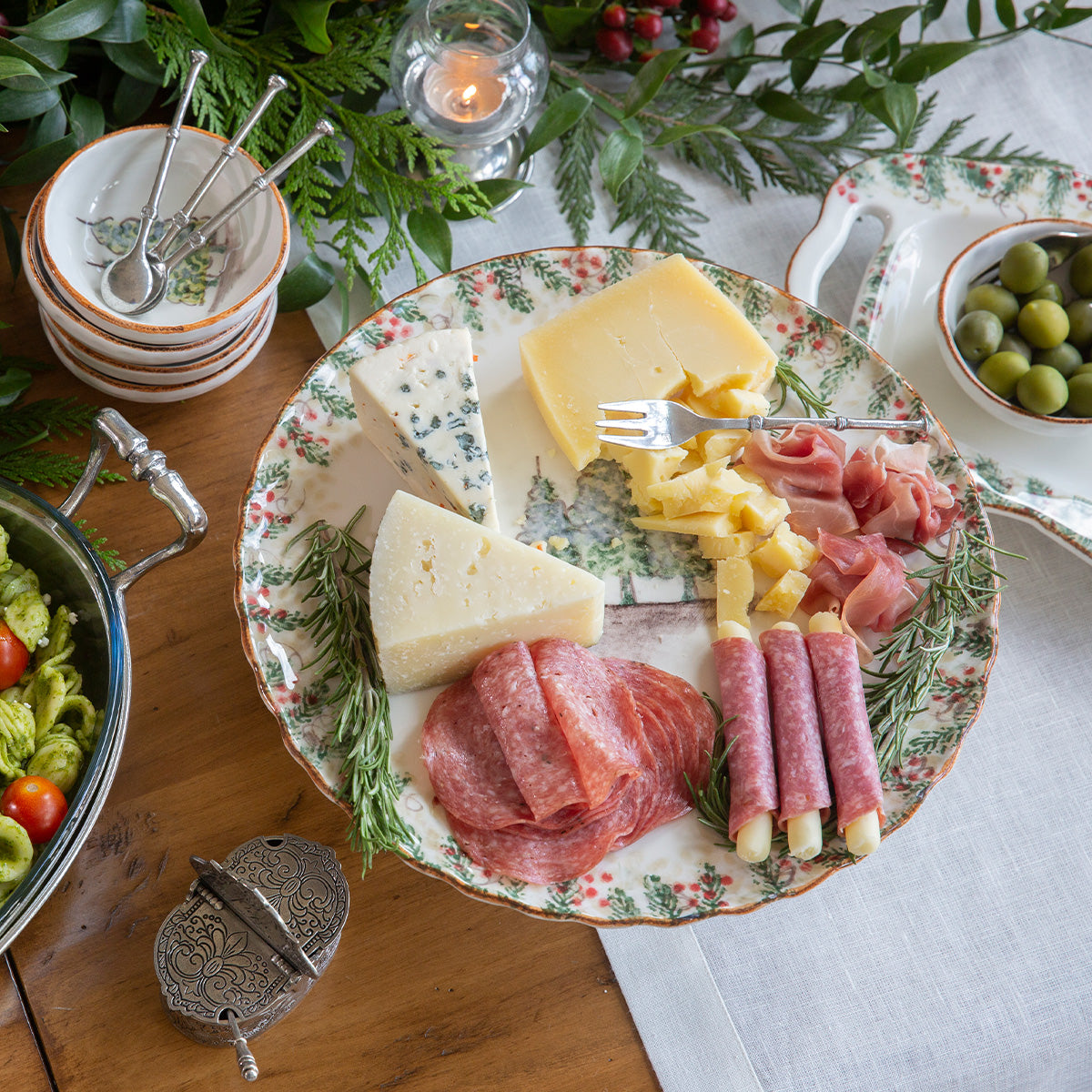 Arte Italica Natale cake stand hand painted winterberries Italian ceramic presentation